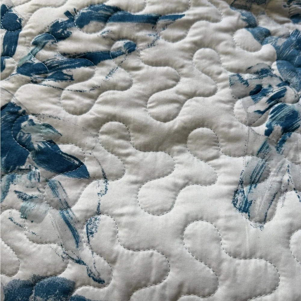 White and Blue Floral Quilt Set - Home Bedding